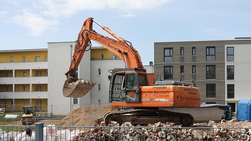 Im Landkreis Forchheim wurden 2021 oberfrankenweit fast die meisten Wohnungen fertig. Aber noch immer reichen die nicht. Und die aktuelle Lage könnte den die Lage dramatisch verschlimmern.Forchheim & Fränkische Schweiz Im Landkreis Forchheim wurden 2021 oberfrankenweit fast die meisten Wohnungen fertig. Aber noch immer reichen die nicht. Und die aktuelle Lage könnte den die Lage dramatisch verschlimmern.Forchheim & Fränkische Schweiz