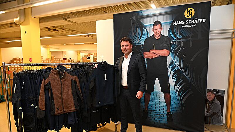Andreas Grewe vom Strullendorfer Unternehmen Hans Sch&auml;fer Workwear macht sich gemeinsam mit Filmstar Ralf Moeller f&uuml;rs Handwerk stark.