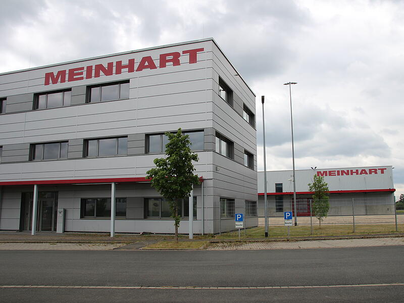 Meinhart Gelände Höchstadt Seit Jahren liegt das Meinhart-Gelände im Kieferndorfer Weg 88 in Höchstadt brach. Nun sucht der Besitzer einen neuen Mieter für die Fläche von mehr als 70.000 Quadratmetern.