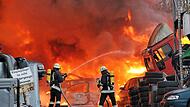 Der größte Einsatz der Maßbacher Feuerwehr in den letzten Jahren war der Großbrand bei einer Autoverwertung im Dorf.