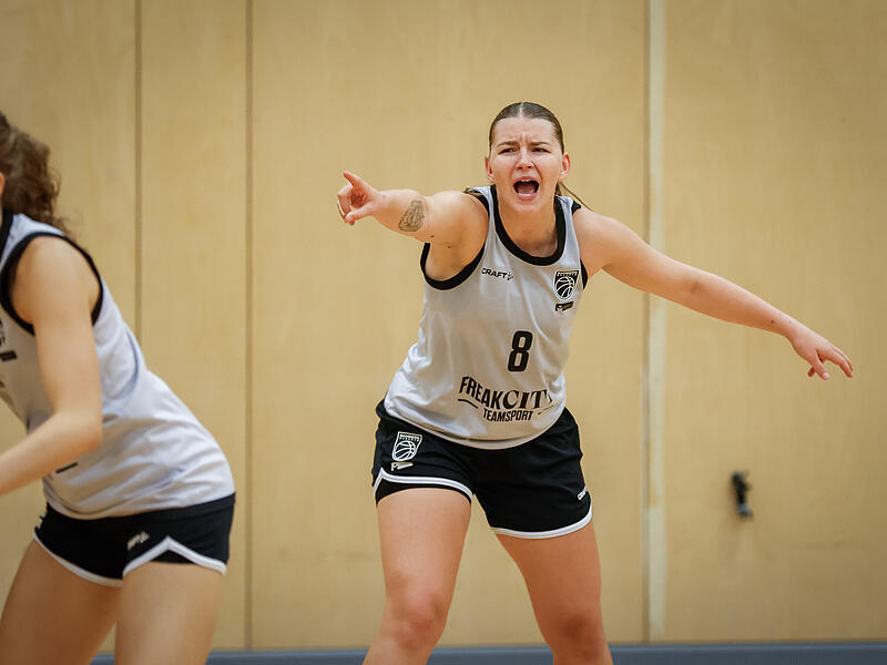 Lautstark und gestenreich während des Trainings: Baskets-Kapitänin Stephanie Sachnovski Lautstark und gestenreich während des Trainings: Baskets-Kapitänin Stephanie Sachnovski