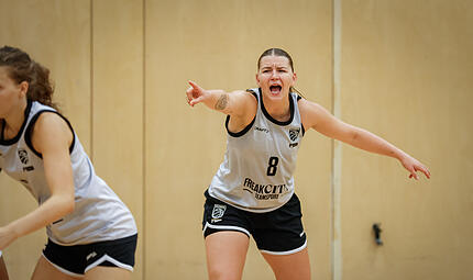 Lautstark und gestenreich w&auml;hrend des Trainings: Baskets-Kapit&auml;nin Stephanie Sachnovski