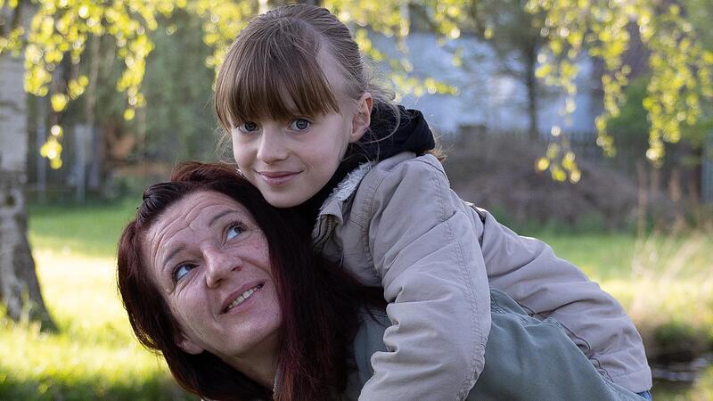 Die Kraft der Familie: Tochter Melissa gibt Stefanie während der Langzeittherapie viel Kraft.