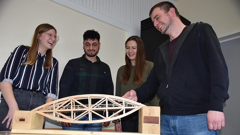 Laura Ruppenstein, Volkan Yanar, Doreen H&auml;ublein und Holger M&uuml;nch durften sich &uuml;ber einen zweiten Platz freuen.