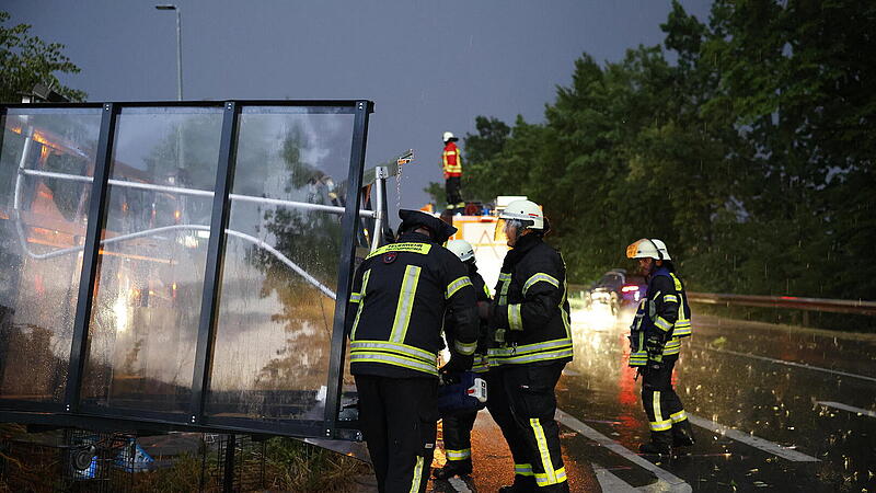 Unwetter in Herzogenaurach: Wassermassen &uuml;berschwemmen Stra&szlig;en