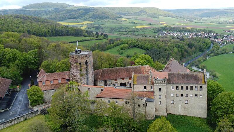 Schloss Saaleck wartet seit 2021 auf eine gastronomische Wiederbelebung.