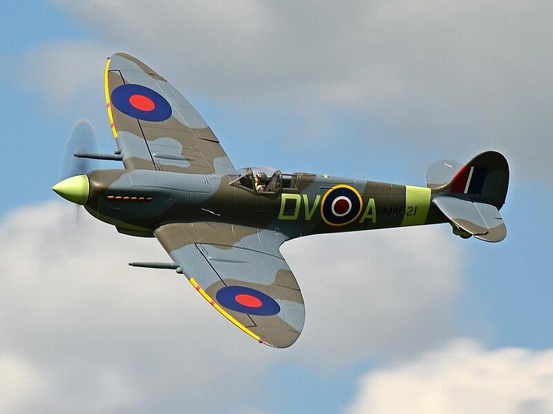 Modell einer Supermarine Spitfire. Das einsitzige britische Jagdflugzeug wurde vor allem im Zweiten Weltkrieg eingesetzt.