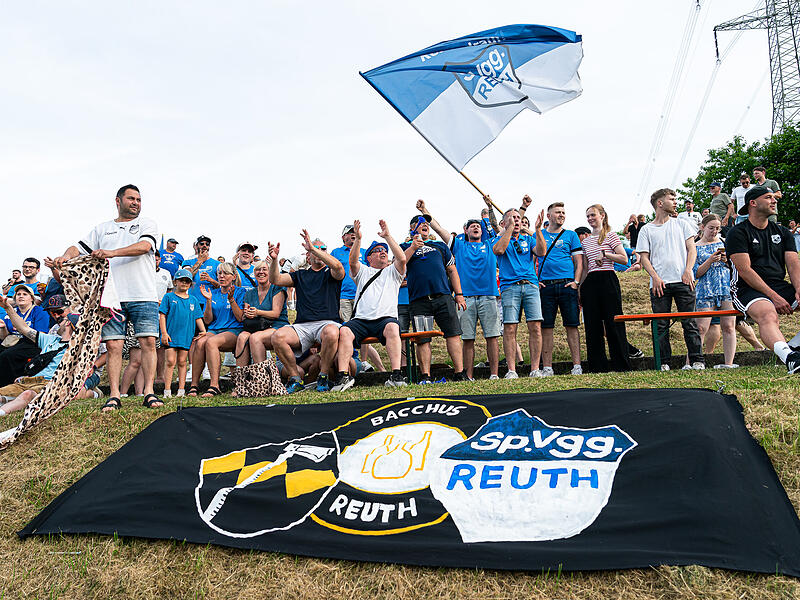 Sowohl die SpVgg Reuth als auch der ATSV Forchheim hatten viele Fans mit nach Weilersbach gebracht. Sowohl die SpVgg Reuth als auch der ATSV Forchheim hatten viele Fans mit nach Weilersbach gebracht.