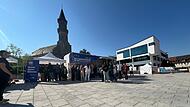 Der Info-Bus zur Europawahl 2024 macht Station in Neustadt.