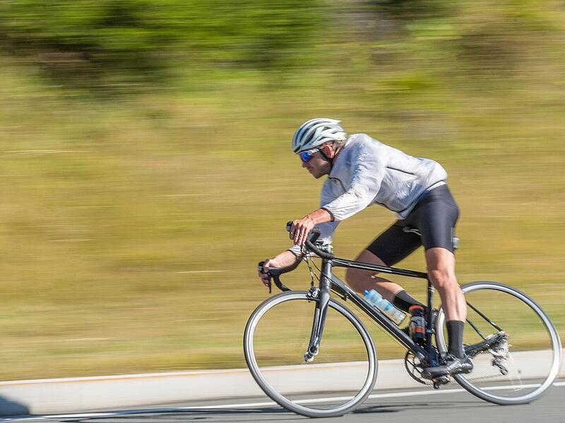 Radfahrer nach Unfall im Kreis Forchheim in Krankenhaus geflogen