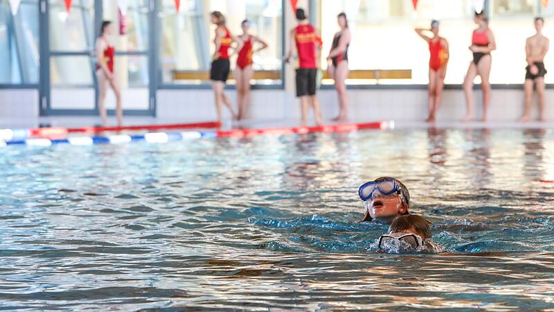 Es gibt  zu wenige B&auml;der im Landkreis Forchheim, um aus allen Nichtschwimmern Schwimmer zu machen, konstatiert DLRG-Ausbildungsexperte  Gerhard Rossa im FT-Gespr&auml;ch.  Das ist gef&auml;hrlich &ndash; und bedarf dringend einer L&ouml;sung.Forchheim & Fr&auml;nkische Schweiz