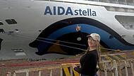 Als Friseurin arbeitet Eva Weber auf der Aida Stella und reist durchs Mittelmeer. Als Friseurin arbeitet Eva Weber auf der Aida Stella und reist durchs Mittelmeer.