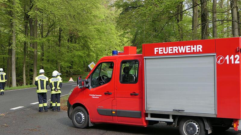 Zahlreiche Feuerwehren waren im Einsatz. Die Unglücksstelle wurde weiträumig abgesperrt.