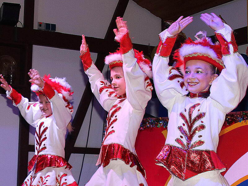 Grazi&ouml;se Tanzmariechen: Lucia, Emma und Maria bekamen viel verdienten Beifall.