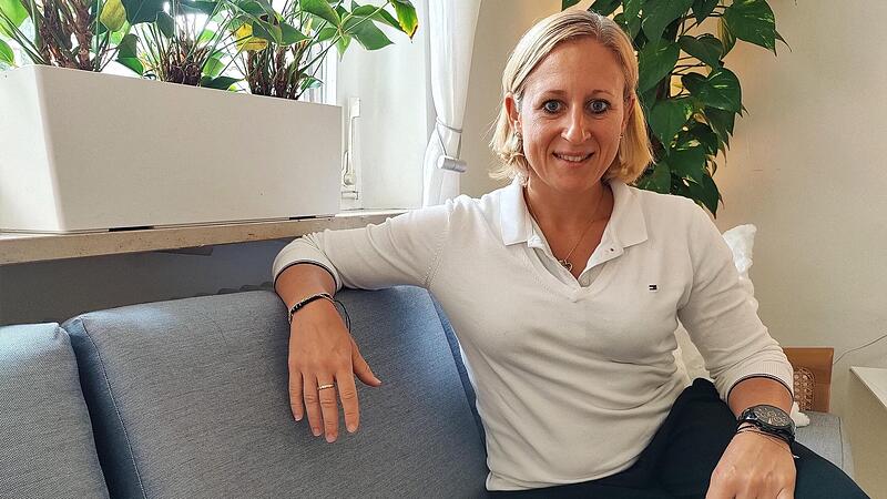 Als Sportpsychologin hilft Julia Belch-Köbe Sportlern nicht nur durch mentale Krisen sondern hilft auch diese zu verhindern. Als Sportpsychologin hilft Julia Belch-Köbe Sportlern nicht nur durch mentale Krisen sondern hilft auch diese zu verhindern.