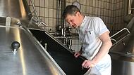 Thomas Rittmayer aus dem Adelsdorfer Ortsteil Aisch ist nicht nur Koch und Gastwirt, sondern auch Brauer in der hauseigenen Bierbrauerei.