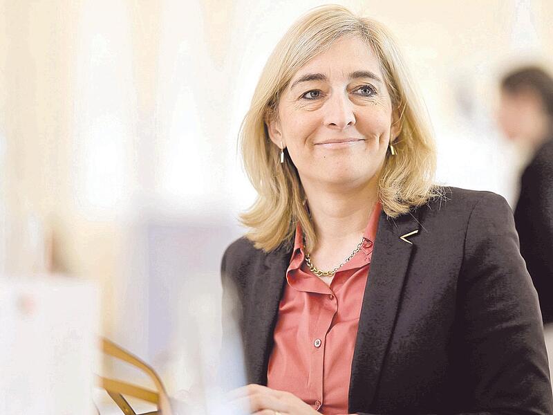 Bundesgesundheitsministerin Nina Warken muss die Krankenkassen- und Pflegeversicherungsausgaben in den Griff bekommen.