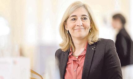 Bundesgesundheitsministerin Nina Warken muss die Krankenkassen- und Pflegeversicherungsausgaben in den Griff bekommen.