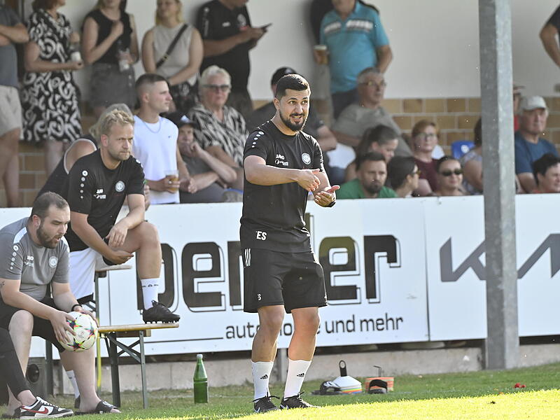 Co-Trainer Ertan Sener weiß: Trotz des Traumstarts wird der Landesliga-Klassenerhalt ein hartes Stück Arbeit für die Ebersdorfer. Co-Trainer Ertan Sener weiß: Trotz des Traumstarts wird der Landesliga-Klassenerhalt ein hartes Stück Arbeit für die Ebersdorfer.