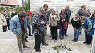 Nachfahren aus den USA waren bei der Verlegung der Gedenksteine vor Ort.