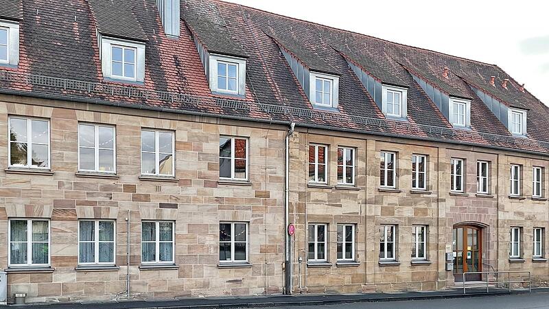 Das Generationenhaus in Herzogenaurach wirkt von außen unscheinbar. Im Inneren gibt es allerdings eine Fülle von Angeboten. Das Generationenhaus in Herzogenaurach wirkt von außen unscheinbar. Im Inneren gibt es allerdings eine Fülle von Angeboten.