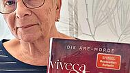 Margot Scheer-M&uuml;ller von der Stadtb&uuml;cherei H&ouml;chstadt liest den Krimi &bdquo;L&uuml;gennebel&ldquo; von Viveca Sten.