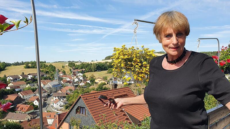 Christa Bach hat das h&ouml;chstgelegene Haus in Wartenfels. &Uuml;ber ihrem Anwesen thront nur noch die Traischelkapelle.