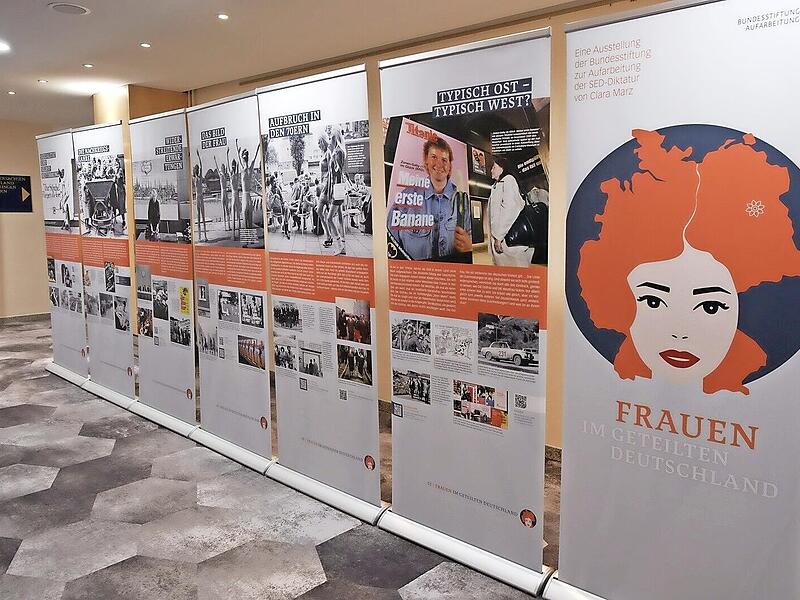 Ausstellung: &bdquo;Frauen im geteilten Deutschland&ldquo;.