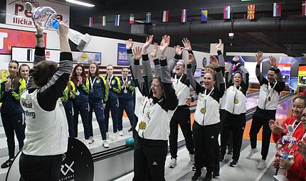 Die Bambergerinnen jubeln nach ihrem Sieg im Endspiel.