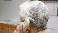 Enkeltrickbetrüger gaukeln ihren Opfern am Telefon vor, ein naher Verwandter sei in finanzieller Not. Enkeltrickbetrüger gaukeln ihren Opfern am Telefon vor, ein naher Verwandter sei in finanzieller Not.