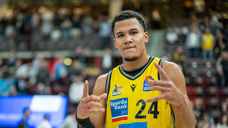 GER, MHP Riesen Ludwigsburg vs. BG Goettingen, Basketball, Bundesliga, 5. Spieltag, Spielzeit 2024/2025, 19.10.2024 Brandon Tischler hat die Trikotnummer 24. Wie sein Vorbild Kobe Bryant.