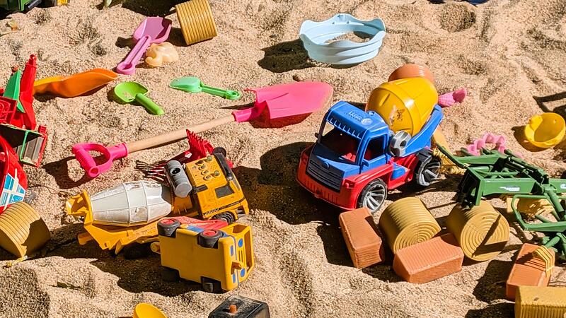 Unterst&uuml;tzung in den Sand gesetzt? Die bayerische Staatsregierung legt Zusch&uuml;sse um. Das hat folgen f&uuml;r die Kita-Geb&uuml;hren.