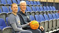 Trainer Christian Held (links) und sein Assistent und Vater Ralph Held bilden seit der Saison 2021/22 ein Gespann in Rostock.