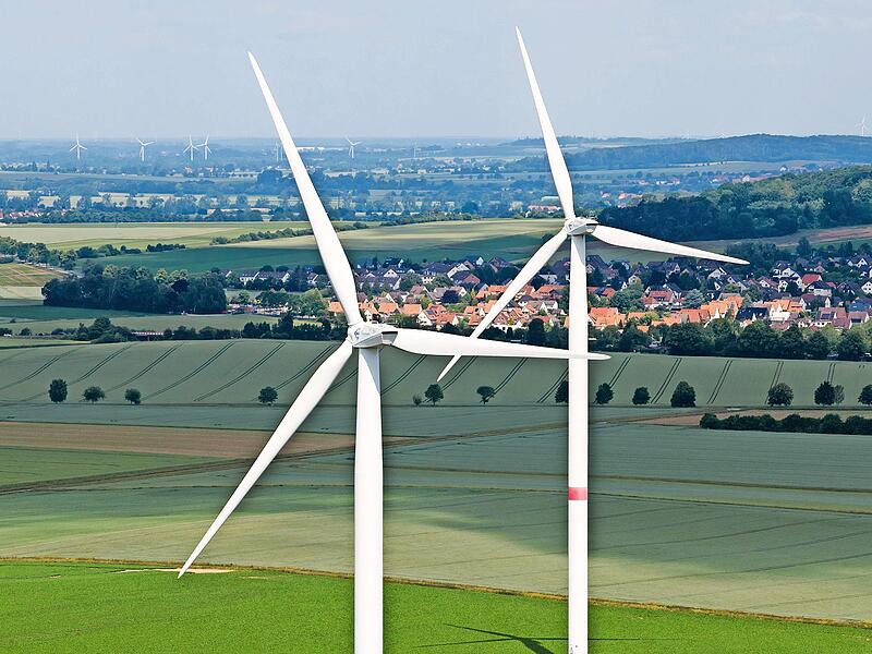 Zwei Windräder (Symbolbild). In Buchbach sollen die Bürger im Oktober zum Thema Windenergie befragt werden.