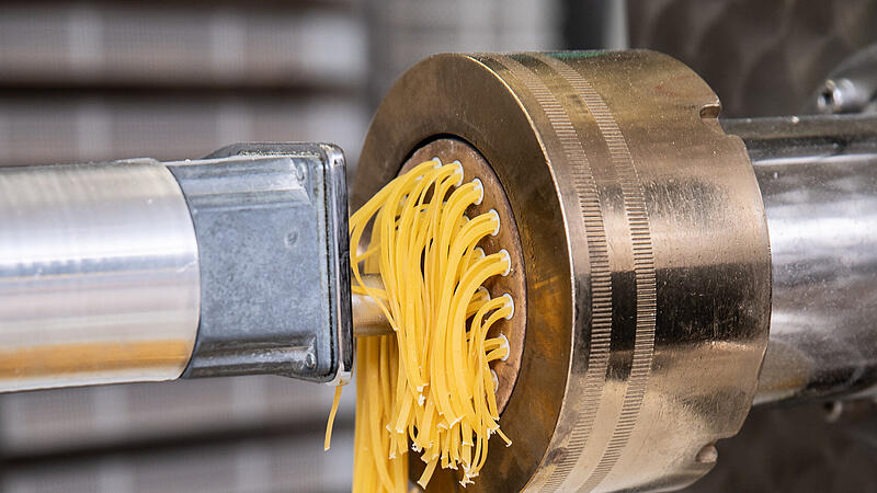 Die Vogler stellen auch Nudeln aus den Eiern her.