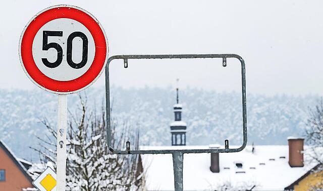 Aus dem Rahmen gefallen: Seit Montag schauen die Memmelsdorfer ins Leere: Alle Ortsschilder sind verschwunden. Aus dem Rahmen gefallen: Seit Montag schauen die Memmelsdorfer ins Leere: Alle Ortsschilder sind verschwunden.