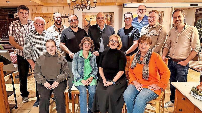 Dies sind die Kandidaten der Freien Wähler Gößweinstein mit Bürgermeisterkandidat Hanngörg Zimmermann (hinten M.). Dies sind die Kandidaten der Freien Wähler Gößweinstein mit Bürgermeisterkandidat Hanngörg Zimmermann (hinten M.).