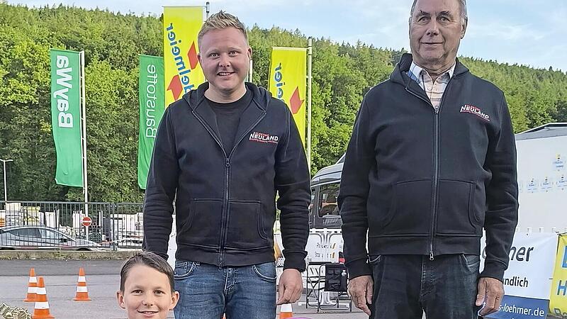 Gesch&auml;ftsf&uuml;hrer Simon Wiesner, Erwin Neuland und Enkel.