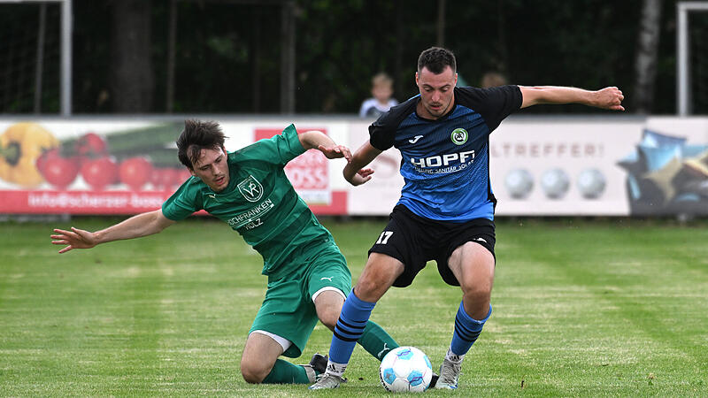 m Hinspiel brachte der VfR mit Hannes Kern (links) den SV Mitterteich mit Tobias Müller beim 1:0-Sieg ins Stolpern.