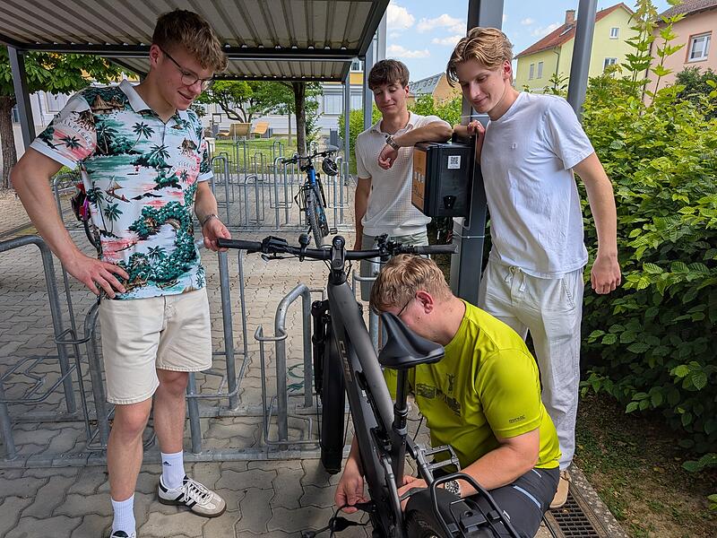 Kronach: Schüler des KZG schaffen E-Bike-Ladestation Kronach: Schüler des KZG schaffen E-Bike-Ladestation