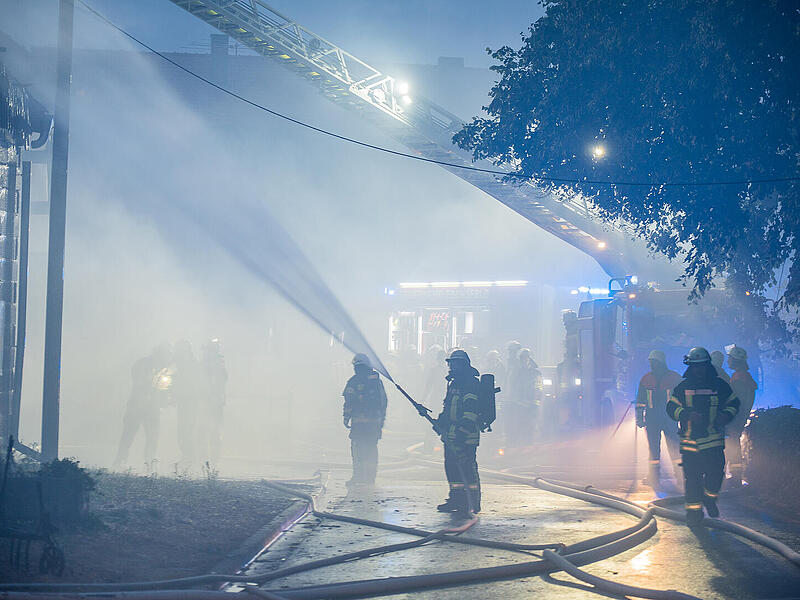 Bad Staffelstein: Scheune geht in Flammen auf - hoher Schaden Bad Staffelstein: Scheune geht in Flammen auf - hoher Schaden