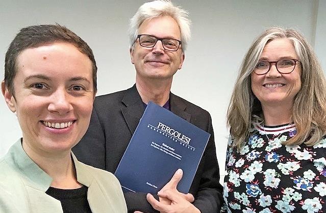 Carolin Ritter (links), Alt, und Adele Eikenes-Bassermann, Sopran, singen unter der Leitung von Roberto Seidel (Cembalo) am Samstag, 25. September, in der Wallfahrtskirche Mariä Geburt Glosberg Giovanni Battista Pergolesis „Stabat mater“.