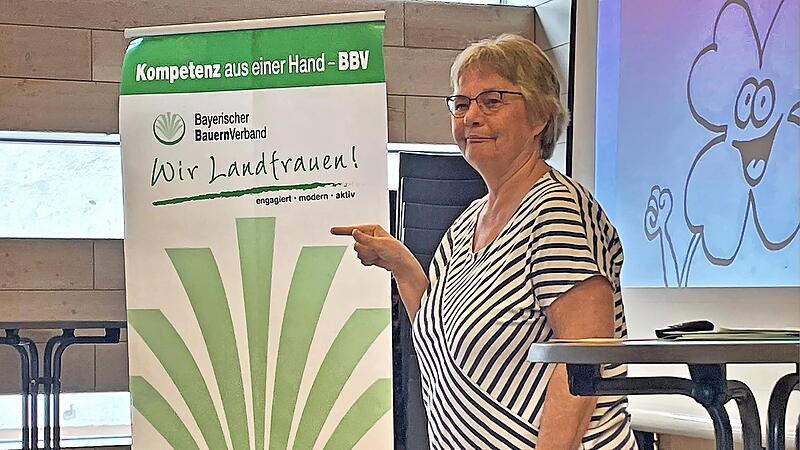 Auch bei ihrem Vortrag &bdquo;das Leben ist viel zu kurz f&uuml;r ein langes Gesicht&ldquo; brachte Ursula Lux die Ortsb&auml;uerinnen immer wieder zum Lachen.