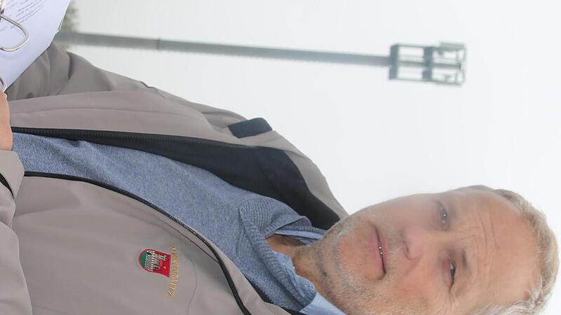 Noch ist der Mobilfunkmast nicht im Betrieb. Aus Sicht von B&uuml;rgermeister Jochen Partheym&uuml;ller h&auml;tte es bessere L&ouml;sungen als diesen Mast gegeben, um die bestehenden Funkl&uuml;cken in Marktgraitz zu schlie&szlig;en.