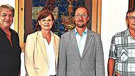 Der neue Vorstand des Zweckverbandes der Abwasserwirtschaft Kunstadt: (v.l.) Verbandsmitglied Günter Knorr, stellvertretende Vorsitzende Susanne Bock von Wülfingen, Zweckverbandsvorsitzender Stefan Deuerling und Verbandsmitglied Hans-Werner Schust... Der neue Vorstand des Zweckverbandes der Abwasserwirtschaft Kunstadt: (v.l.) Verbandsmitglied Günter Knorr, stellvertretende Vorsitzende Susanne Bock von Wülfingen, Zweckverbandsvorsitzender Stefan Deuerling und Verbandsmitglied Hans-Werner Schust...