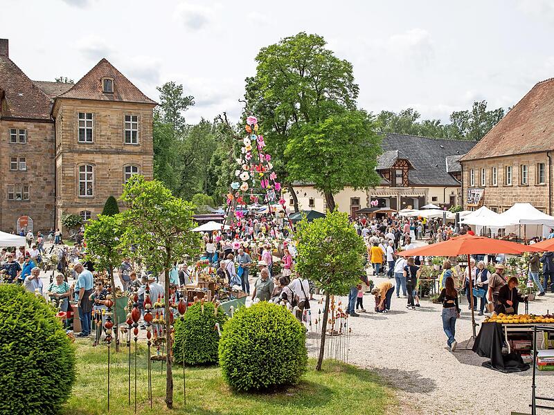 Musik und gutes Wetter, viele sch&ouml;ne Angebote f&uuml;r jeden Geschmack. Gartenfest auf Schloss Eyrichshof.