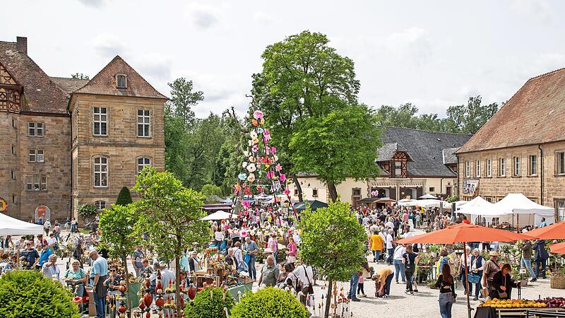 Musik und gutes Wetter, viele sch&ouml;ne Angebote f&uuml;r jeden Geschmack. Gartenfest auf Schloss Eyrichshof.