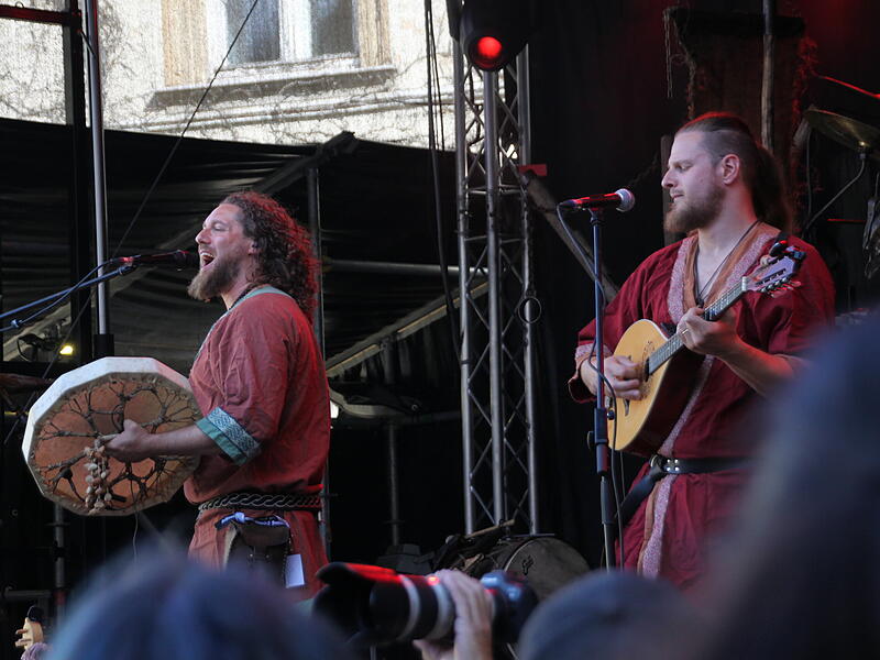 Das Duo Ragnar&ouml;k beim Auftaktkonzert des Schlosshoffestivals in H&ouml;chstadt am Freitag, 7. August.