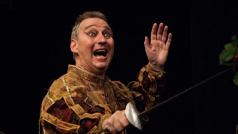Bernd Lafrenz zeigt am 22. Juli „Romeo und Julia“ in einem höchst virtuosen Ein-Mann-Spiel im Circus Luna in Westheim.