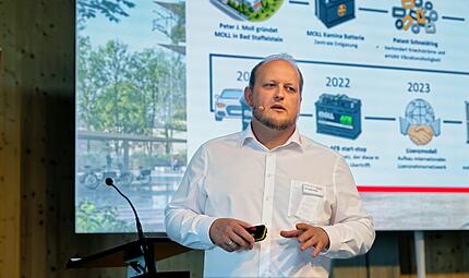 Dr. Andy Fiedler, Director Development SIB beim Batteriehersteller Moll l&auml;sst auf der Cleantech Innovation Summit 2026 die Bombe platze: Moll er&ouml;ffnet Europas erste NIB-Gigawatt-Factory in Lichtenfels.